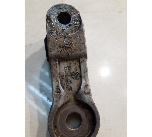 Кронштейн переднего подрамника