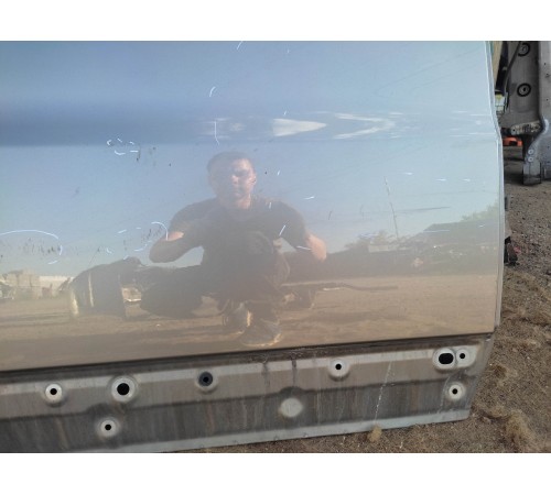 Дверь (передняя правая)