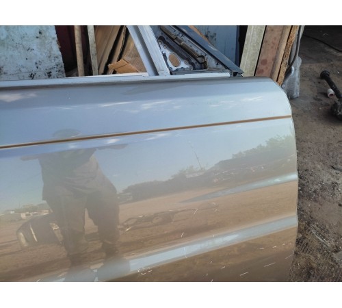 Дверь (передняя правая)