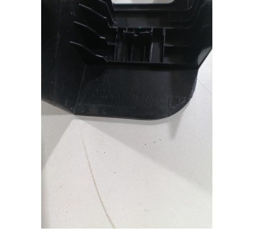 Накладка крепления переднего левого сиденья левая