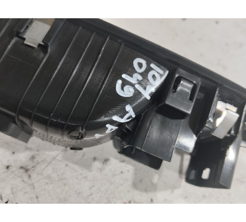 Накладка кнопки стеклоподъемника (задняя левая)