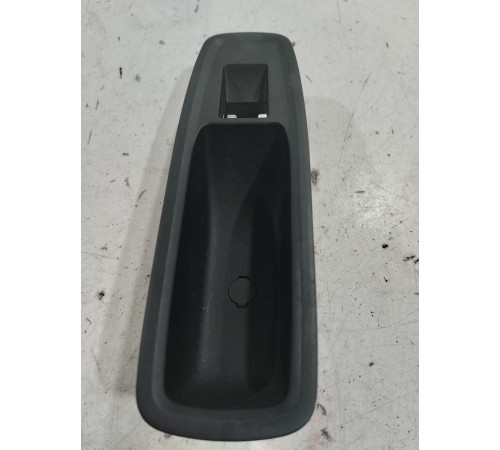 Накладка кнопки стеклоподъемника (задняя левая)