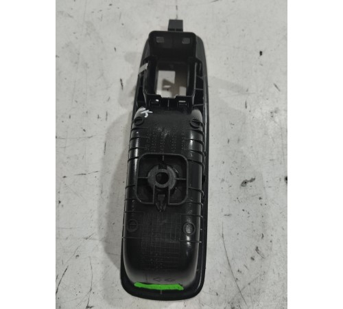 Накладка кнопки стеклоподъемника (задняя левая)