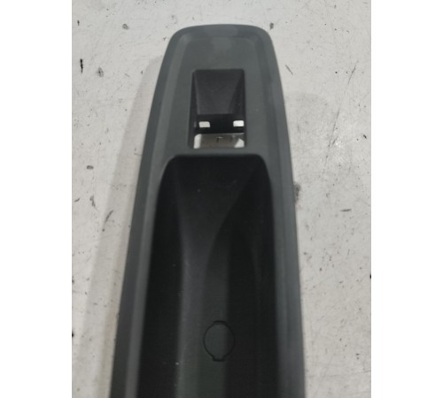 Накладка кнопки стеклоподъемника (задняя левая)