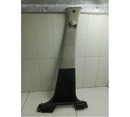 Обшивка центральной стойки правая