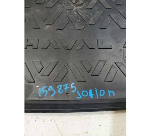 Резиновый коврик в багажник