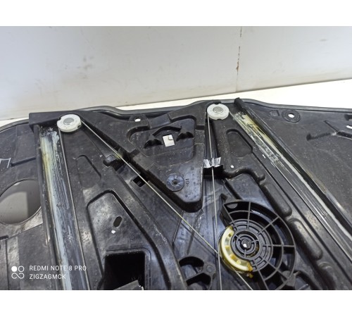 Стеклоподъемник (передний правый)