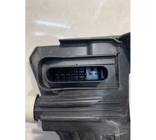 Замок двери (задний, правый)