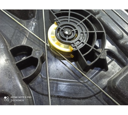 Стеклоподъемник (передний правый)