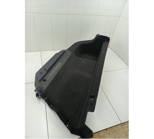 Обшивка багажника правая