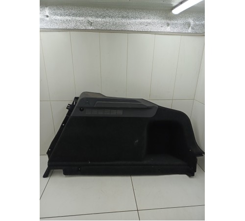 Обшивка багажника правая