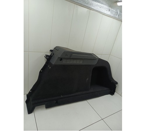 Обшивка багажника правая