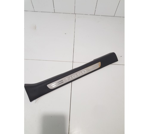 Накладка порога передняя левая