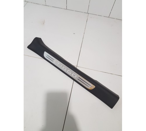 Накладка порога передняя левая