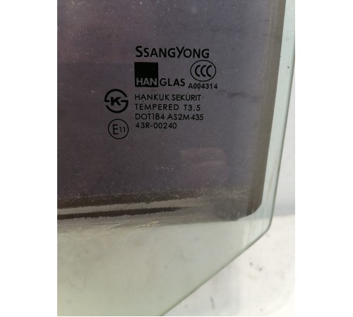 Стекло двери зад левое