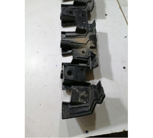 Кронштейн расширителя арки крыла передний левый