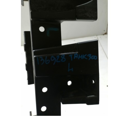 Кронштейн расширителя арки крыла передний левый