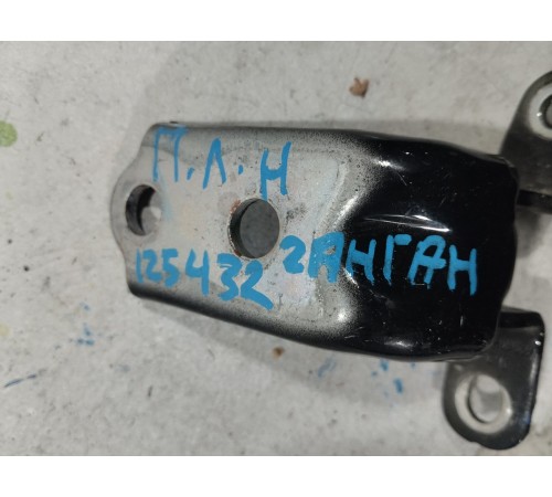 Петля двери передняя левая нижняя