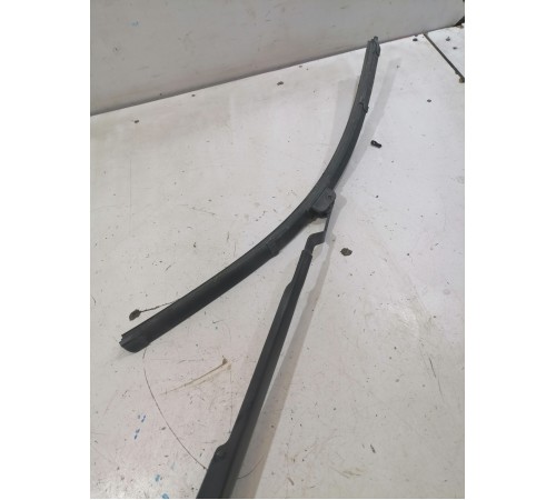 Поводок стеклоочистителя левый