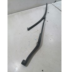 Поводок стеклоочистителя левый