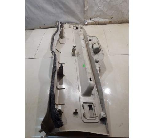 Обшивка крышки багажника