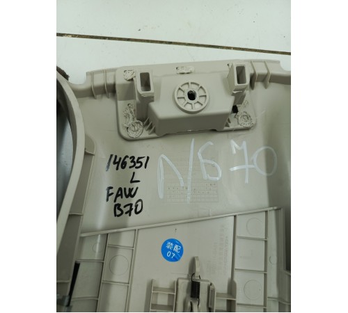 Обшивка центральной стойки левая верхняя