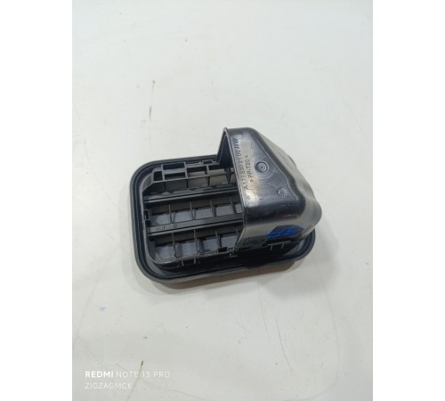 Вентиляционная решетка багажника правая