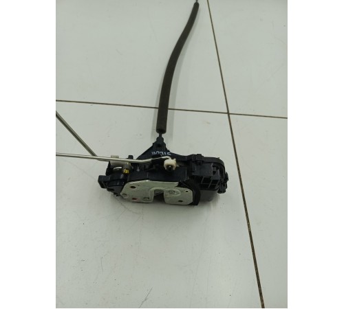 Замок двери передний левый