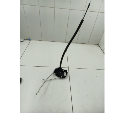 Замок двери передний левый