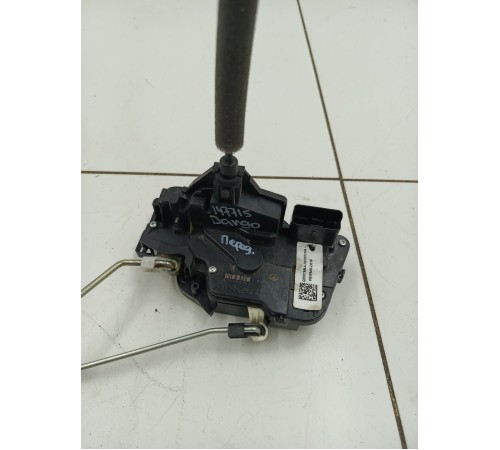 Замок двери передний левый