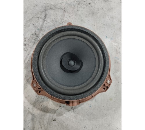 Динамик двери передний правый