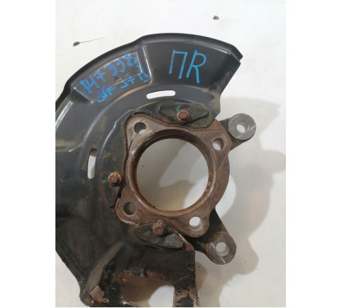 Кулак поворотный передний правый