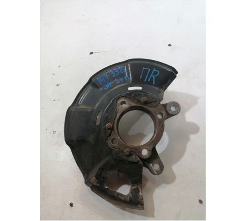 Кулак поворотный передний правый