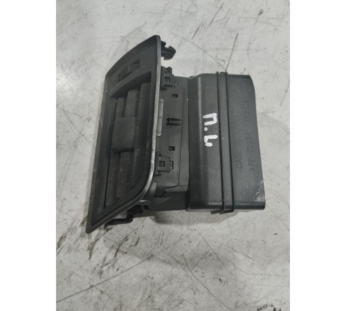 Воздушный дефлектор передний левый