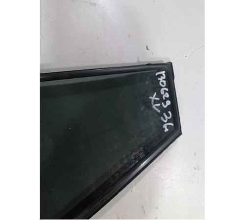 Стекло двери заднее левое форточка