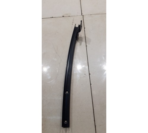 направляющая стекла двери (задняя левая)