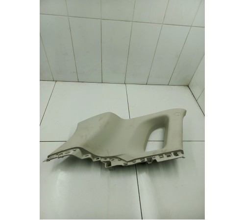 Обшивка задней стойки левая верхняя