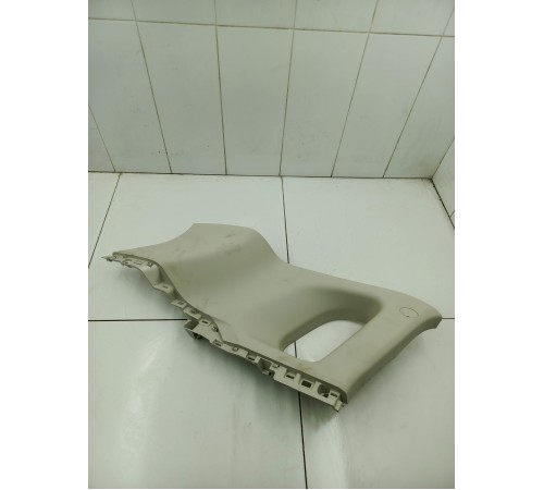 Обшивка задней стойки левая верхняя