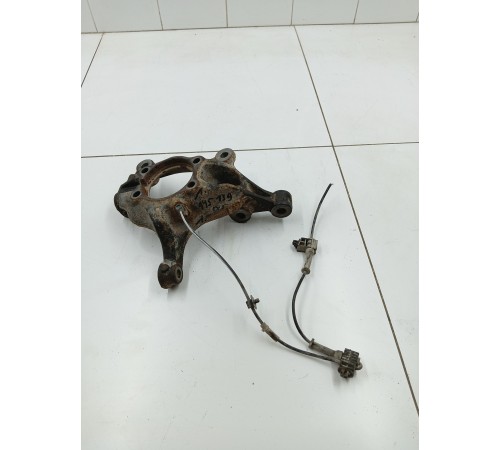 Кулак поворотный передний левый