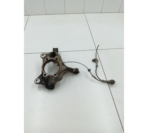 Кулак поворотный передний левый