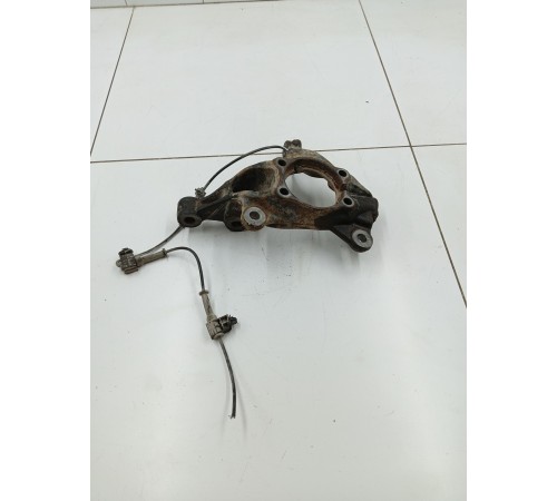 Кулак поворотный передний левый