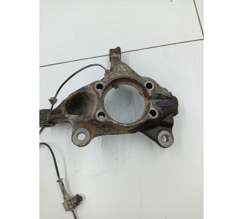 Кулак поворотный передний левый