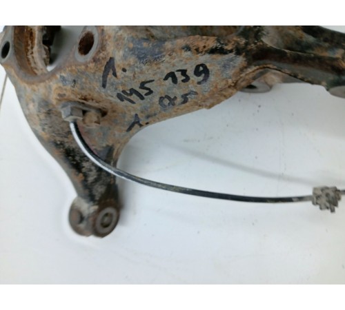 Кулак поворотный передний левый