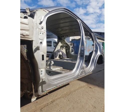 Порог со стойкой левый