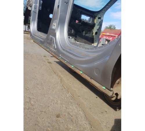 Порог со стойкой левый