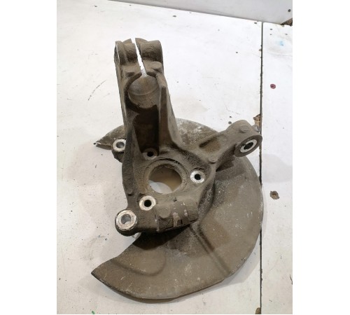 Кулак поворотный передний правый