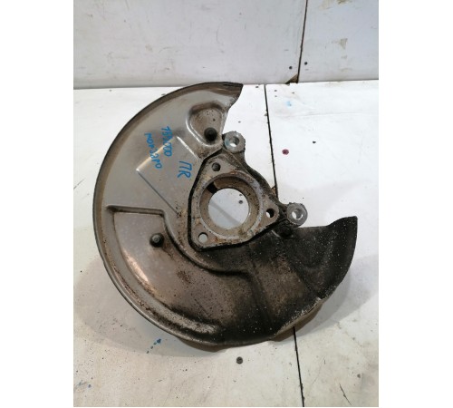 Кулак поворотный передний правый