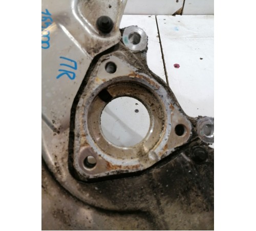 Кулак поворотный передний правый