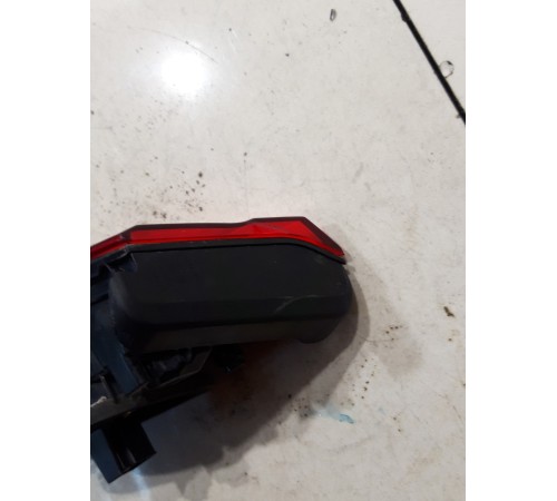 Фонарь крышки багажника правый
