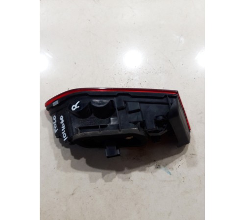 Фонарь крышки багажника правый